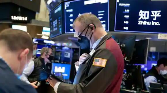 全球交易员都盯着屏幕 等待着市场剧烈波动