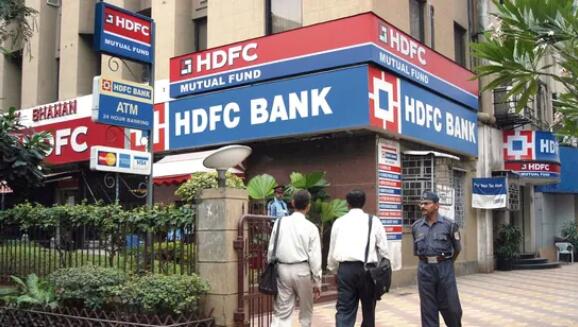 HDFC银行在当前局势激增之际重新推出移动ATM