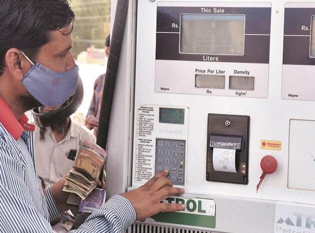 汽油在德里每升超过95卢比 在六个州超过100卢比大关