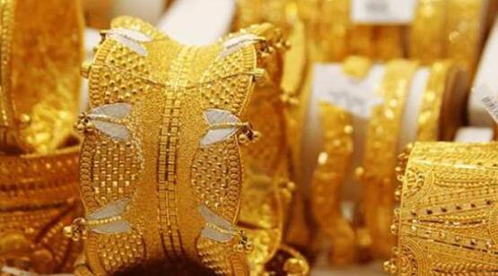黄金价格每托拉下跌900卢比至107600卢比
