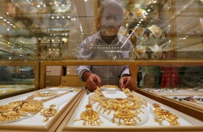 今日黄金价格:黄色金属小幅上涨 白银持有63000卢比大关