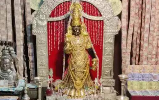 神在安得拉邦装饰着5000万卢比的黄金和现金